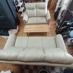 ニトリ　5人掛けソファー　合成皮革の画像