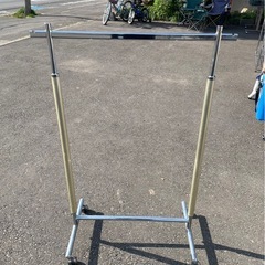 (A) パイプハンガー　ポールハンガー　ハンガーポール　店舗什器　衣装掛け　キャスター付き　3点あり　中古　③の画像