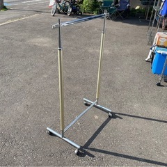 (A) パイプハンガー　ポールハンガー　ハンガーポール　店舗什器　衣装掛け　キャスター付き　3点あり　中古　③の画像