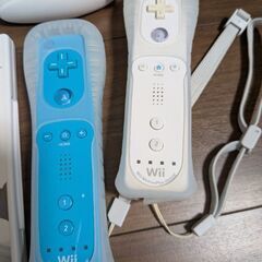 Wii　本体＋ソフト3本セット　ヌンチャク＆ハンドル付きの画像