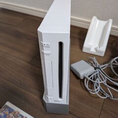 Wii　本体＋ソフト3本セット　ヌンチャク＆ハンドル付きの画像