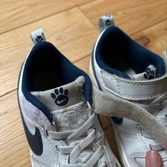 NIKE 肉球　スニーカーの画像