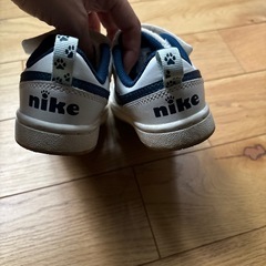 NIKE 肉球　スニーカーの画像
