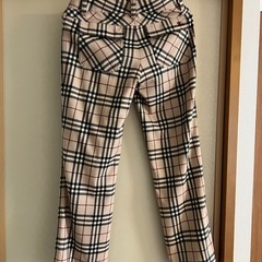 BURBERRY ズボンの画像