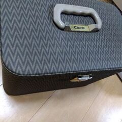 手提げカバンの画像