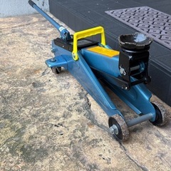 フロアジャッキ2t 中古SG規格製品
の画像