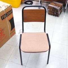 スタッキングチェア　ADAL　リユース品　価格　3,300円　在庫21脚（10/4）の画像