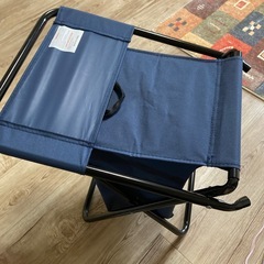 折りたたみ椅子の画像