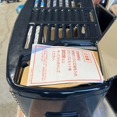 未使用品　石油ストーブ　自然通気形開放式　２０１８年製　ダークグレー　よごれま栓　３．７Ｌタンク　自動消火装置付　木造６畳／コンクリート８畳　コンセント不要　ポータブル　電池式　暖房　災害　キャンプ　アウトドア　ＲＸ－２２１８Ｙの画像