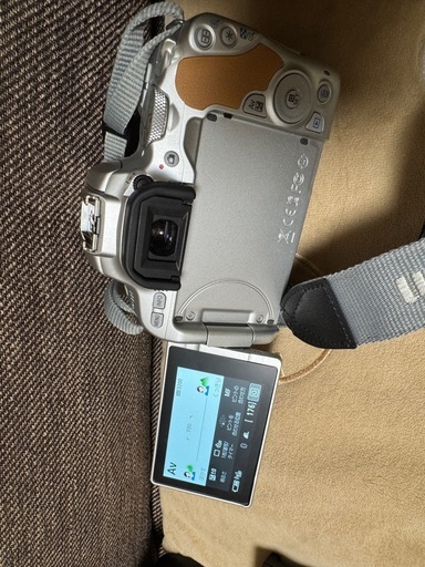 Canon EOS Kiss X9 バリアングルモニター　レンズセット、カード付き　