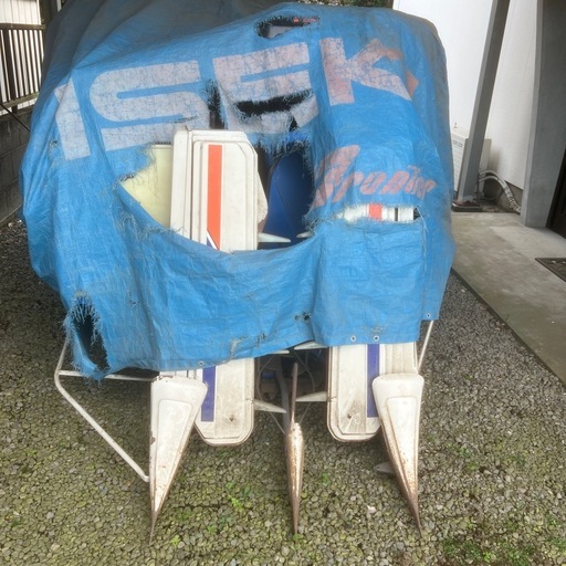 たくさんの問い合わせありがとうございます。農業従事者に決まりました。
イセキ 2条刈 コンバイン中古