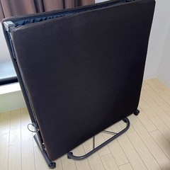 折りたたみ式シングルベッドの画像