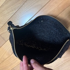 黒 編み込みクラッチバッグ（ファスナー付き）の画像