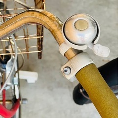 赤＆オフホワイトが可愛い自転車の画像