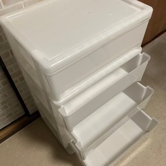 決まりました】プラスチック製4段収納の画像