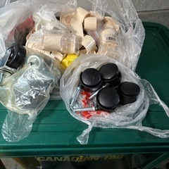 道具箱と軽量キャスターとパイプつなぎの画像