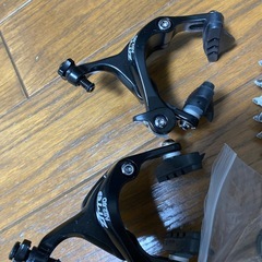 自転車用クランクセットとディレイラーセットの画像