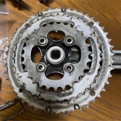 自転車用クランクセットとディレイラーセットの画像