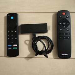4K モニター/テレビ（LEDバックライト）+ TVスタンド + Firestick セットの画像