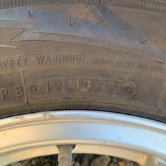 アルミホイル、スタッドレスタイヤ中古4本16x5 1/2JJ ５穴　オフセット+19/  175/80R16 の画像