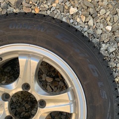 アルミホイル、スタッドレスタイヤ中古4本16x5 1/2JJ ５穴　オフセット+19/  175/80R16 の画像
