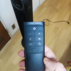 大きいスタンド式回る扇風機の画像