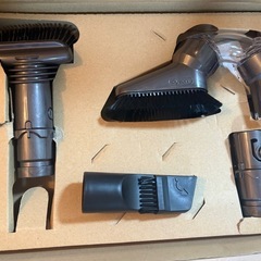 dyson  コード掃除機の画像