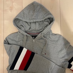 TOMMY HILFIGER グレー パーカー Sサイズの画像