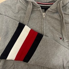 TOMMY HILFIGER グレー パーカー Sサイズの画像