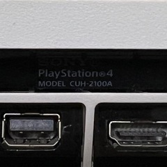 PS4本体+コントローラ1台+ケーブルの画像