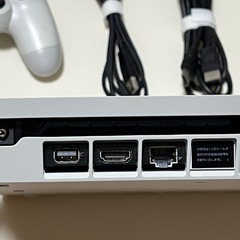 PS4本体+コントローラ1台+ケーブルの画像