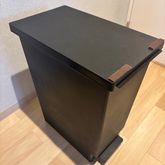 ペダル式ゴミ箱の画像