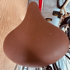 赤＆オフホワイトが可愛い自転車の画像