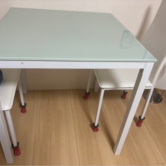 ガラステーブルの画像