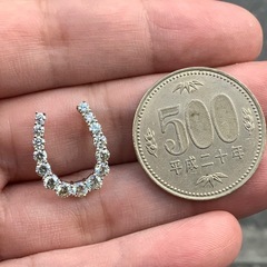 K18WG 馬蹄　ペンダントトップ　ダイヤ1ct 1.6gの画像