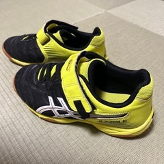 子供　室内フットサルシューズ　19㎝　asicsの画像