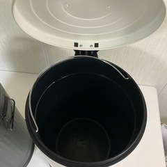 ペダル式ダストボックス ゴミ箱 2個セット その他多数出品中✨️の画像