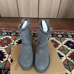 UGG W Bailey Button グレー 6(23センチ)の画像