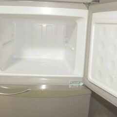 シャープ　冷蔵庫　1人～2人用に最適な大きさの画像