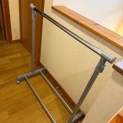 ハンガーラックの画像