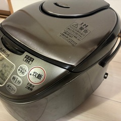 三菱電機MITSUBISHI 炊飯器　5.5合炊きの画像