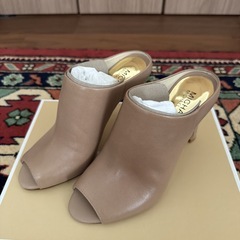 MICHAEL KORS SHAW MULE トフィー 6Mの画像