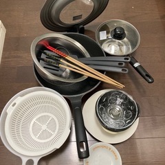 トースター、調理器具セットの画像