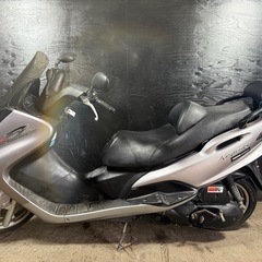 ★支払総額5.0万円★激安バイク続々入荷中！ なんでも買取ます！ ヤマハ マジェスティ125FI シルバー 人気のコマジェ！ 車格大きい125cc！ 4ストインジェクション！ フロントディスクブレーキ！ サイスタ付き！の画像