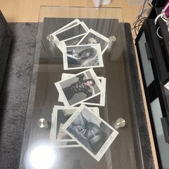 ガラスのローテーブルの画像
