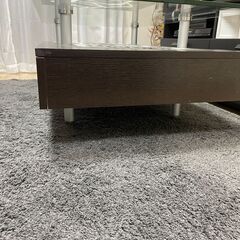 ガラスのローテーブルの画像