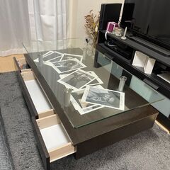 ガラスのローテーブルの画像