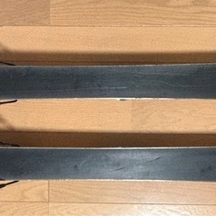 スキーキャリアとスキー板の画像