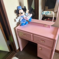 ミッキーマウス付きピンクドレッサーの画像