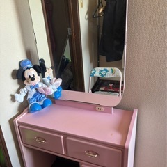 ミッキーマウス付きピンクドレッサーの画像